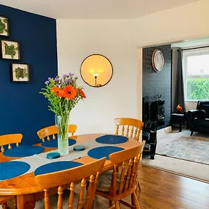 Chic 5 Bedroom House With Private Parking & Garden Bristol